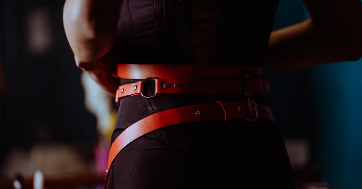 explorez l'univers du bdsm : découvrez ses pratiques, ses dynamiques de pouvoir et comment il favorise la confiance et la communication entre partenaires. plongez dans des expériences sensuelles et enrichissantes.