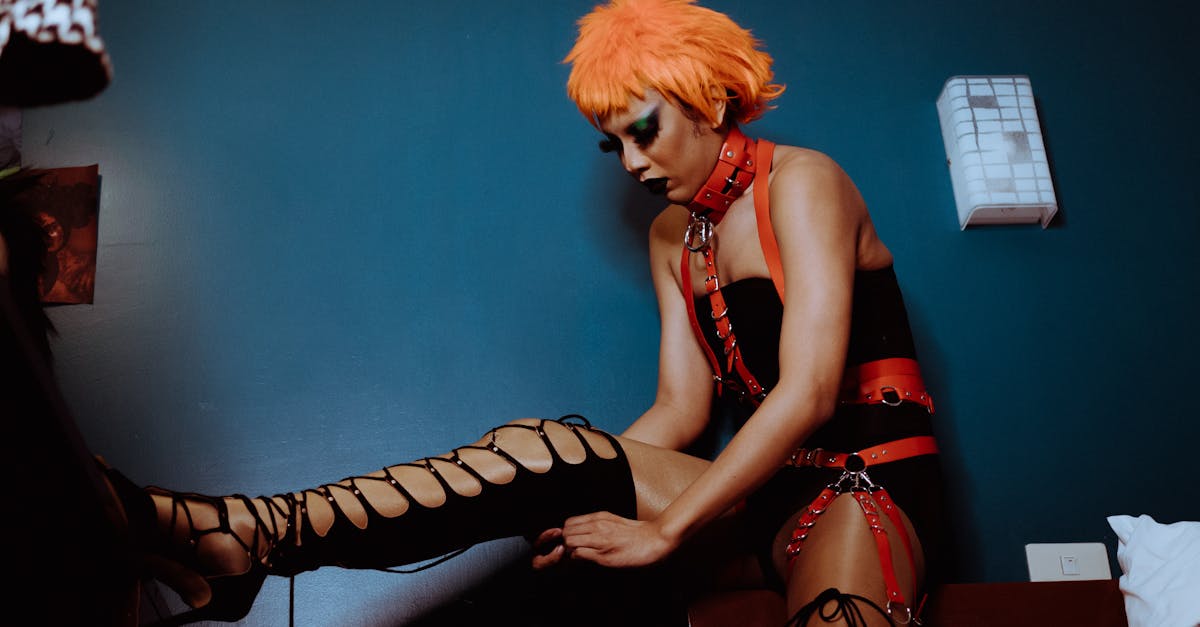 découvrez l'univers fascinant du bdsm, où plaisir et exploration se rencontrent. plongez dans des pratiques variées, des dynamiques de pouvoir et des expériences intenses qui défient les conventions. que vous soyez novice ou initié, explorez vos fantasmes en toute sécurité et dans le respect des limites de chacun.