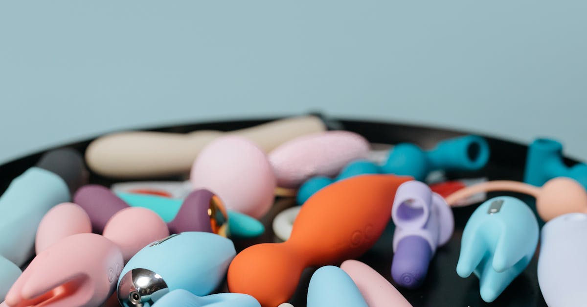 découvrez notre sélection variée de dildos, conçus pour maximiser votre plaisir. explorez des modèles de différentes tailles, formes et matériaux pour une expérience intime unique et satisfaisante. prenez le temps d'explorer votre sensualité avec confiance et sécurité.