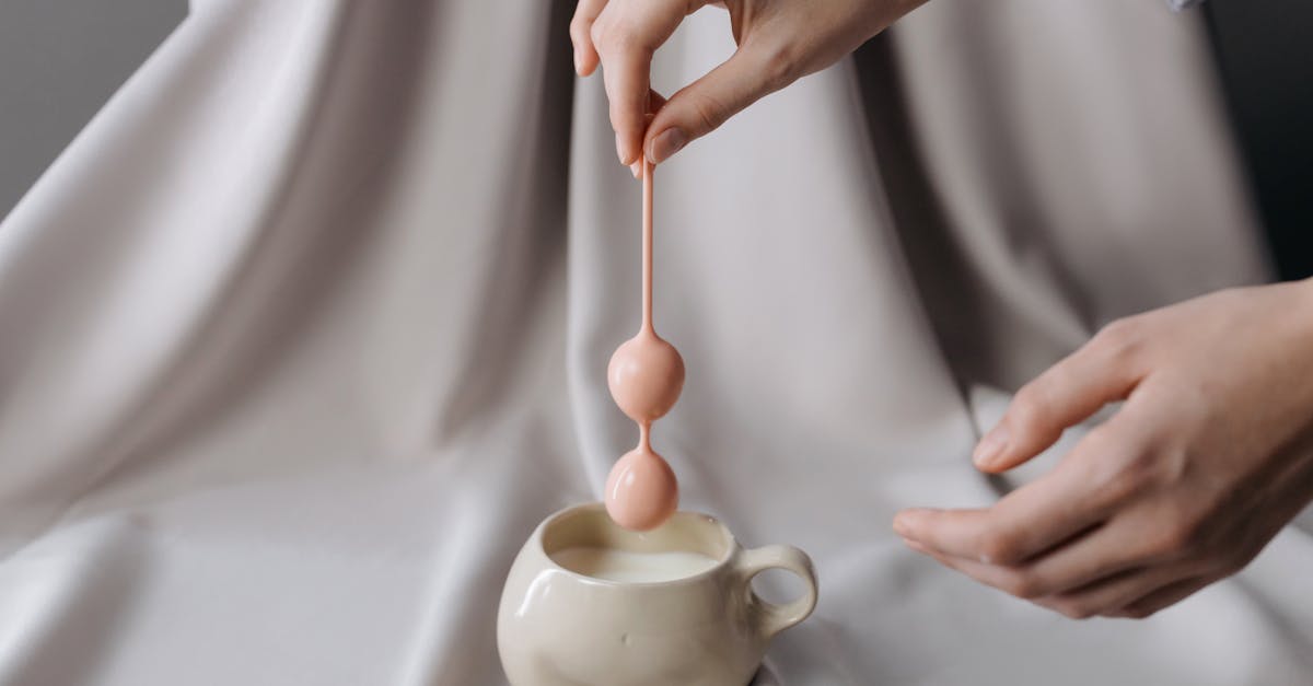 découvrez les exercices de kegel pour renforcer le plancher pelvien, améliorer la santé sexuelle et prévenir des problèmes urinaires. apprenez des techniques simples et efficaces pour intégrer ces exercices dans votre routine quotidienne.