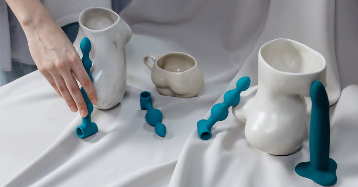 découvrez tout ce qu’il faut savoir sur les dildos : utilisations, conseils d’achat, matériaux, sécurité et astuces pour un plaisir en toute confiance.