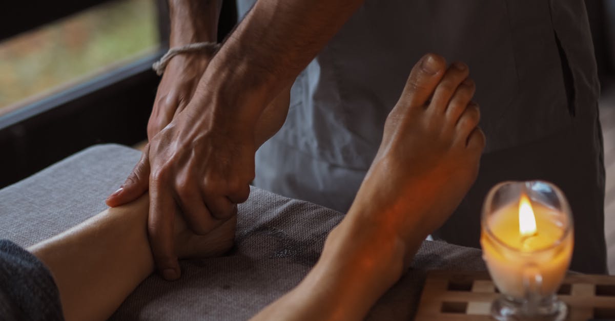 découvrez la bougie de massage comestible : laissez-vous séduire par une expérience sensorielle unique, alliant chaleur douce, parfums envoûtants et plaisir gourmand. parfaite pour des moments intimes et relaxants à deux.