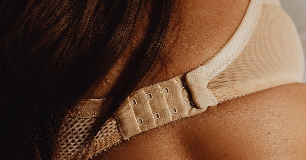découvrez tous nos conseils pour bien entretenir et laver votre lingerie : astuces de lavage, séchage et rangement pour préserver la beauté et la douceur de vos dessous.