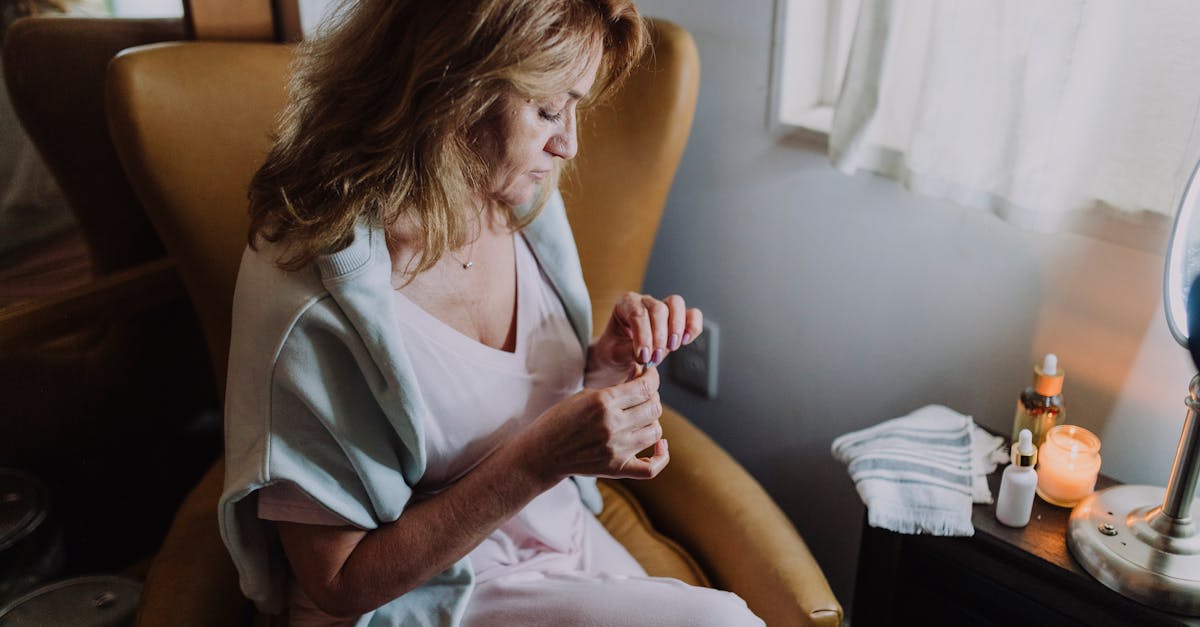 découvrez les bienfaits uniques d'une massage candle : une bougie de massage qui fond en une huile tiède et nourrissante pour la peau. profitez d’un moment de détente et de douceur, idéal pour un massage relaxant et sensoriel à la maison.