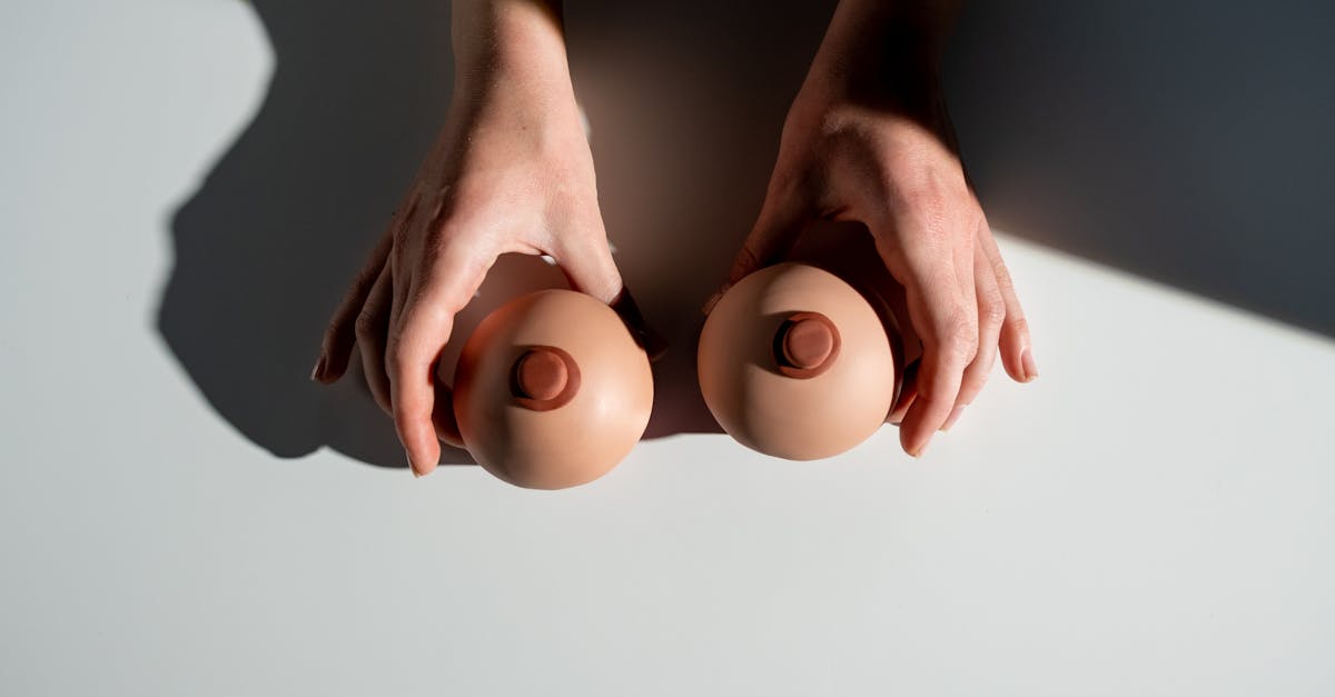 découvrez les nipple clamps, des accessoires de plaisir conçus pour intensifier la stimulation et explorer de nouvelles sensations lors de vos jeux intimes. conseils, sécurité et variétés pour tous niveaux.