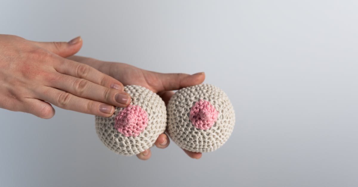 découvrez les nipple clamps, accessoires intimes conçus pour intensifier le plaisir et explorer de nouvelles sensations lors de vos jeux de couple. conseils d’utilisation, sécurité et plaisir au rendez-vous !
