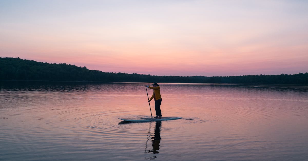 découvrez le paddle, un sport nautique accessible et ludique, parfait pour explorer les plans d'eau, se détendre et rester en forme. conseils, équipements et astuces pour bien débuter le stand up paddle.