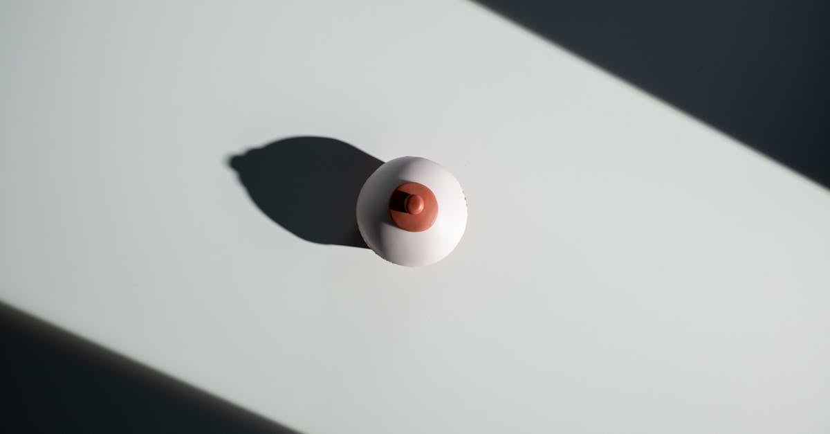 découvrez les pinces à tétons vibrantes : accessoire idéal pour pimenter vos moments intimes, offrant stimulation et plaisir grâce à des vibrations réglables pour une expérience sensorielle unique.