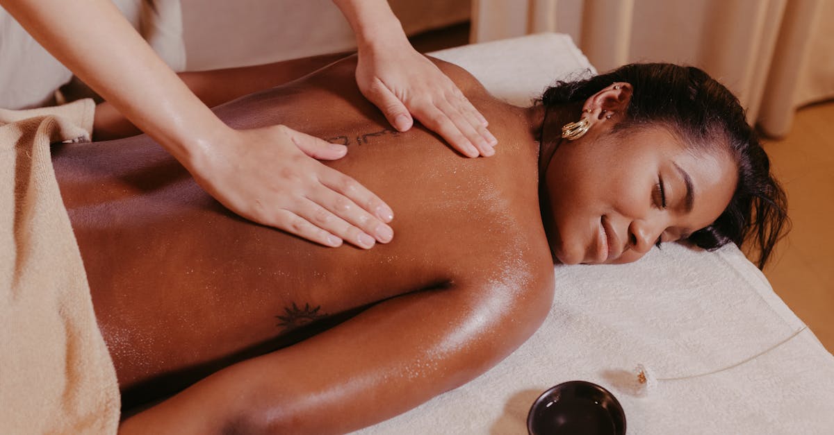 découvrez nos huiles de massage chauffantes pour des moments de détente intenses. profitez d’une expérience sensorielle unique qui réchauffe la peau et favorise la relaxation profonde. idéales pour un massage relaxant à la maison.