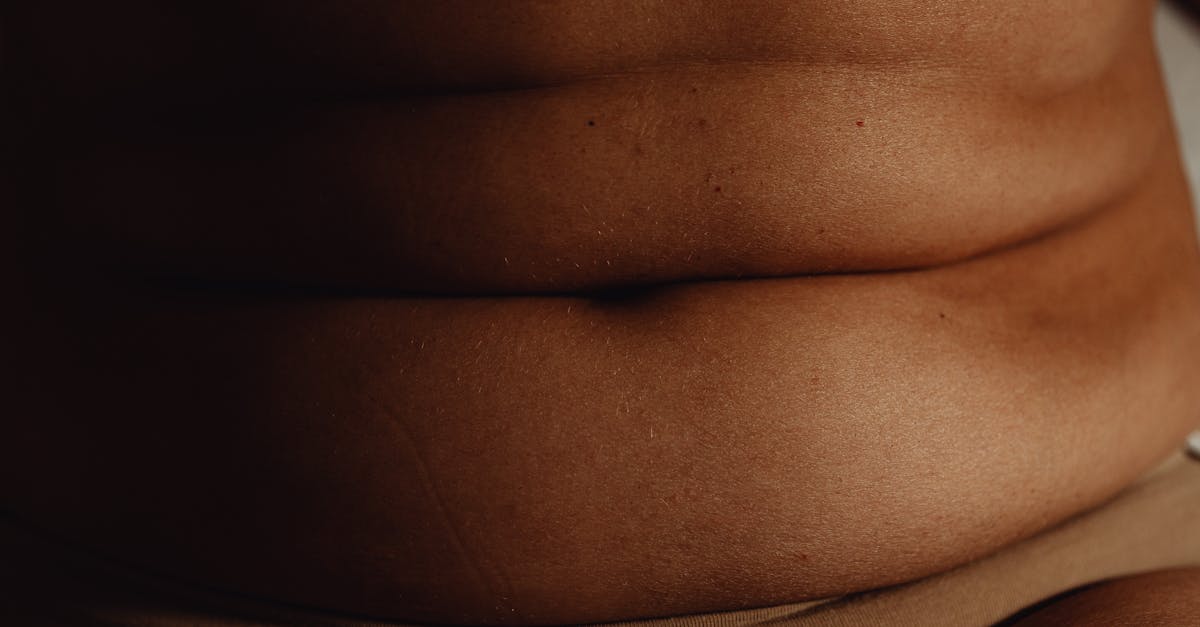 découvrez le mouvement body positivity : acceptez et célébrez votre corps tel qu'il est, pour une meilleure estime de soi et un bien-être au quotidien.