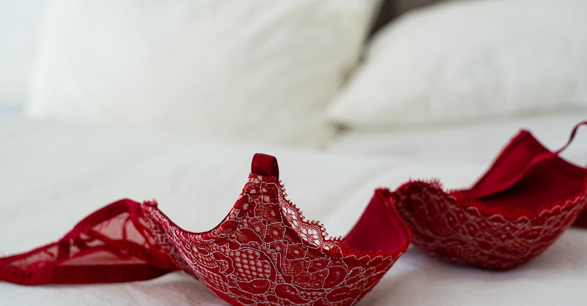 découvrez notre collection raffinée de lingerie pour allier confort et élégance au quotidien.